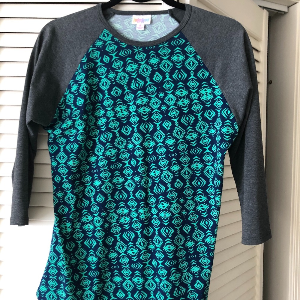 Lularoe randy- very flattering print